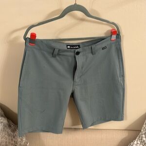 Men’s golf shorts